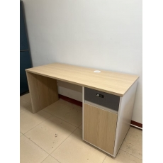 办公桌
